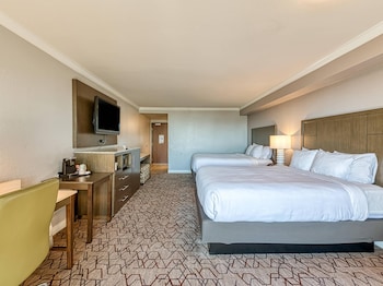 Standard Room, 2 Queen Beds, Non Smoking, Balcony