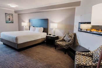 Deluxe Room, 1 King Bed, Non-Smoking, Fireplace, Balcony