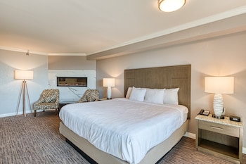 Deluxe Room, 1 King Bed, Non-Smoking, Fireplace, Balcony