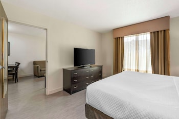 Presidential Suite, 1 King Bed, Non Smoking, Jetted Tub (2nd Floor;with Sofabed)