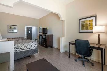 Suite, 2 Queen Beds, Non Smoking, Refrigerator & Microwave (with Sofabed)