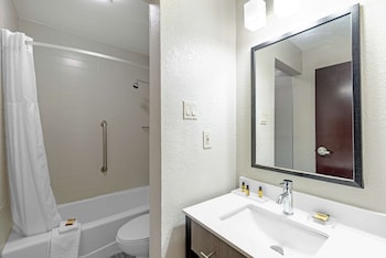 Standard Room, 1 Queen Bed, Non Smoking, Refrigerator & Microwave