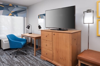 Standard room with two double beds