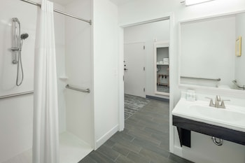 Room, 1 King Bed, Accessible, Non Smoking