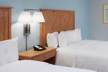 Standard room with two double beds