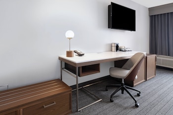 Suite, 1 Bedroom, Balcony