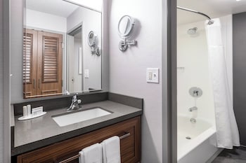 Room, 1 King Bed (Mobility/Hearing Access, Roll-In Shwr)