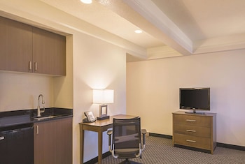 Deluxe Suite, 1 King Bed, Non Smoking