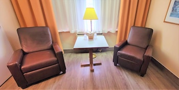 Business Room, 1 King Bed, Non Smoking