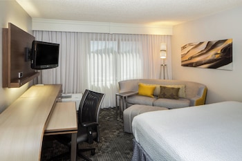 Room, 1 King Bed, Hearing Accessible (Roll-in Shower & Transfer Shower)