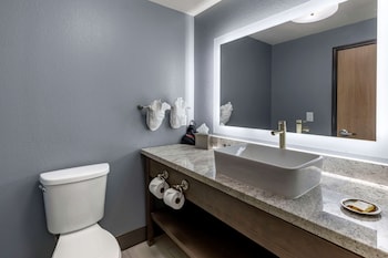 Standard Room, 2 Queen Beds, Non Smoking, Refrigerator & Microwave (with Single Sofabed)