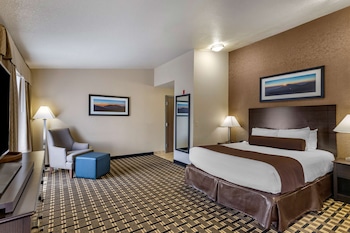 Standard Room, 1 Queen Bed, Non Smoking, Refrigerator & Microwave