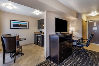 Suite, 1 King Bed, Non Smoking, Kitchen (Full Kitchen)