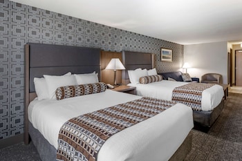 Standard Room, 2 Queen Beds, Non Smoking, Refrigerator & Microwave (with Single Sofabed)