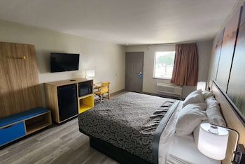 Room, 1 King Bed, Accessible, Non Smoking (Mobility,Roll-In Shower)