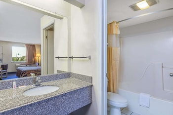 Studio Suite, 1 King Bed, Smoking