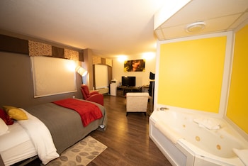 Deluxe Suite, 1 Queen Bed, Non Smoking