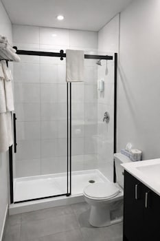 Room, 2 Queen Beds, Non Smoking, Jetted Tub