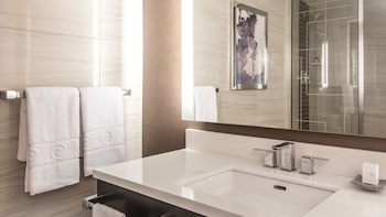 Accessible Valley Tower Deluxe Room, 2 Queen Beds, Non-Smoking
