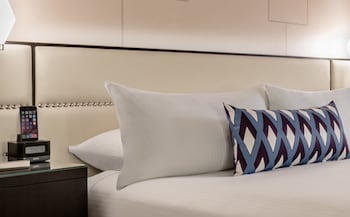 Hearing Impaired Valley Tower Deluxe Room, 2 Queen Beds, Non-Smoking