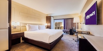 Mountain Tower Deluxe Room, 1 King Bed, Strip View, Non-Smoking