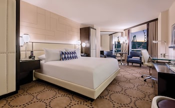 Valley Tower Deluxe Room, 1 King Bed, City View, Non-Smoking