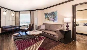Executive Suite, 2 Queen Beds, Non Smoking (Valley)