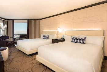 Executive Suite, 2 Queen Beds, Non Smoking (Valley)