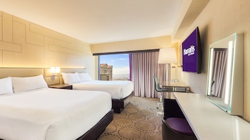 Mountain Tower Deluxe Room, 2 Queen Beds, Strip View, Non-Smoking