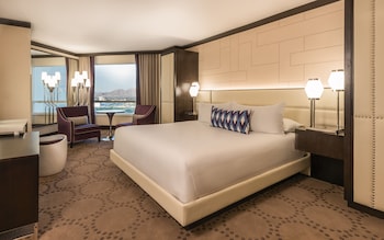 Executive Suite, 1 King Bed, Non Smoking (Valley)