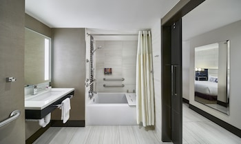 Accessible Valley Tower Deluxe Room, 2 Queen Beds, Non-Smoking