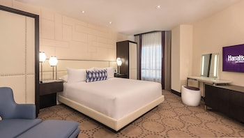 Valley Vice Presidential Suite , 1 King , Non-Smoking