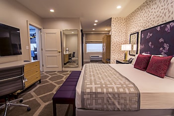 Suite, 1 King Bed, Non Smoking