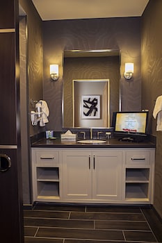 Suite, 1 King Bed, Non Smoking