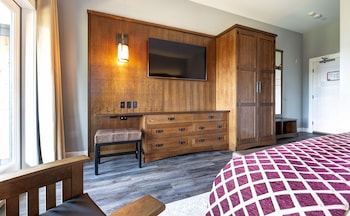 Deluxe Room, Partial Ocean View, Garden Area