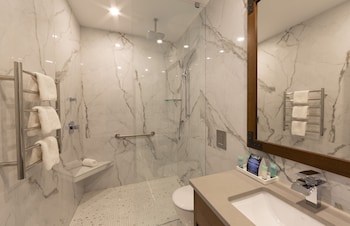 Deluxe Room, Partial Ocean View, Garden Area