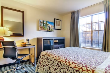 Deluxe Room, 1 Queen Bed, Smoking