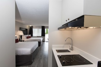 Standard Room, 2 Queen Beds, Kitchenette, Ground Floor (Pet Friendly)