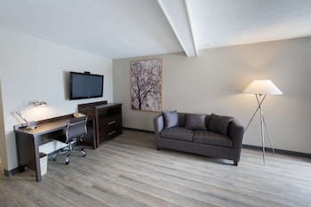 Suite, 1 King Bed, Non Smoking, Kitchenette (No Pets in room type)