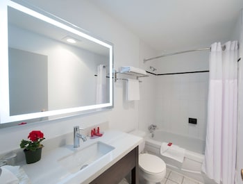 Suite, 1 King Bed, Non Smoking, Kitchenette (No Pets in room type)