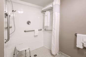 Suite, 2 Queen Beds, Accessible