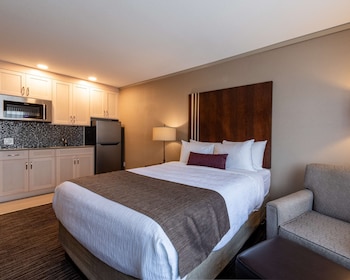 Standard Room, 1 Queen Bed, Non Smoking, Kitchenette