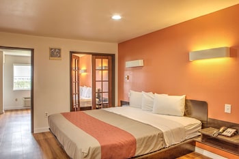 Deluxe Suite, 1 Queen Bed, Non Smoking