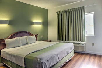 Deluxe Suite, 1 King Bed, Smoking