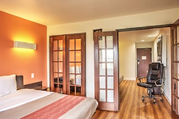 Deluxe Suite, 1 Queen Bed, Non Smoking