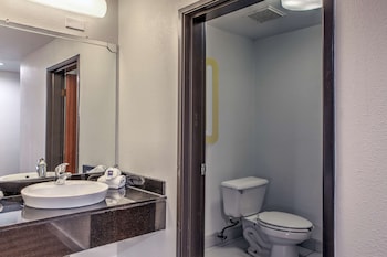 Deluxe Suite, 1 King Bed, Smoking