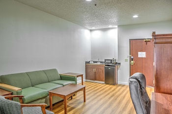 Deluxe Suite, 2 Queen Beds, Non Smoking