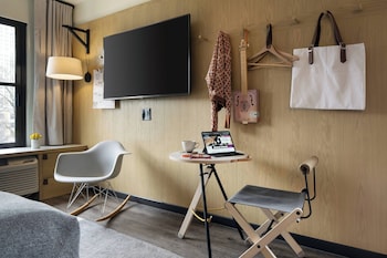 Room, 1 King Bed, Transfer Shower