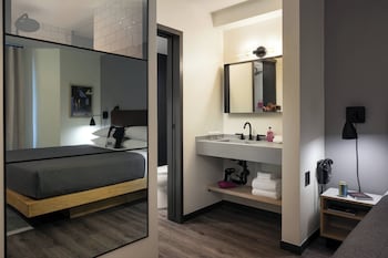 Room, 1 King Bed, Transfer Shower