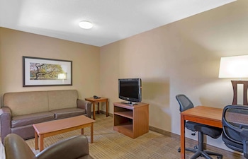 Deluxe Studio, 1 Queen Bed with Sofa bed, Non Smoking